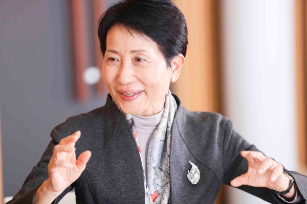 石井菜穗子氏 東京大学理事、未来ビジョン研究センター教授、グローバル・コモンズ・センター・ダイレクター。1981年東京大学経済学部卒業後、大蔵省(現財務省)へ。米ハーバード大学研究員、国際通貨基金(IMF)エコノミスト、世界銀行ベトナム担当を歴任。2006年世銀スリランカ担当局長、10年財務省副財務官。12年地球環境ファシリティ(GEF)最高経営責任者(CEO)。20年8月より現職