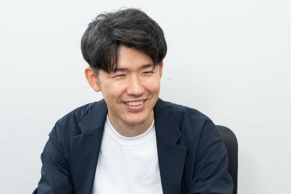 澤原昇(さわはら・のぼる)日経トレンディ編集長/1984年生まれ、おばあちゃんの原宿こと巣鴨出身。モノ雑誌の編集者、書籍編集者を経て、「日経トレンディ」編集部に在籍。家電や日用品などのモノ系から副業、株などのマネー系、はたまた書籍時代は健康本など幅広いジャンルを担当。「仕事と思えばなんでもできる」というポリシーのもと、突撃取材から徹底テスト記事まで体当たりでこなす。プライベートではひたすら漫画を読むだけの人。2022年1月から現職(写真:尾関祐治)