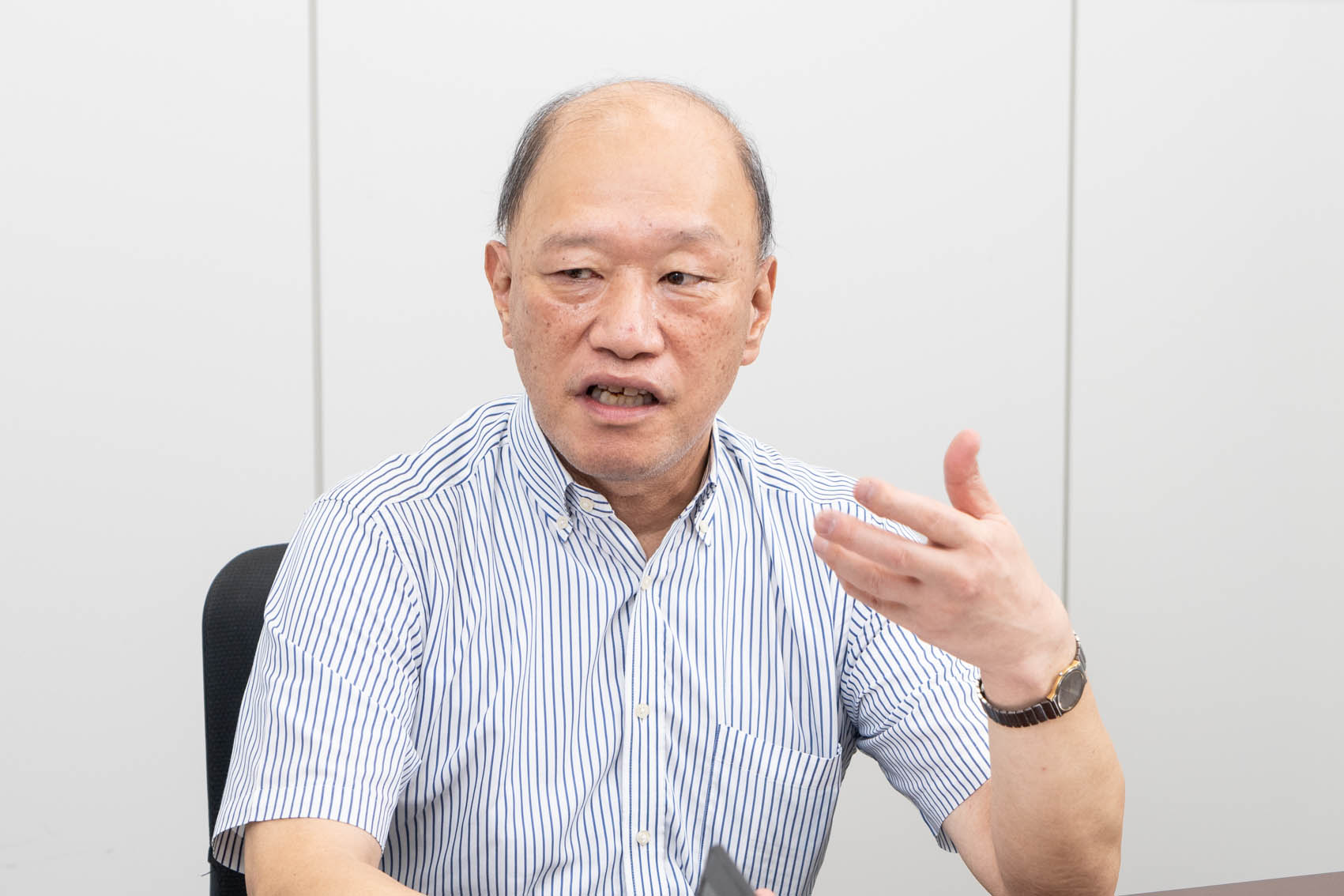 高田隆（たかだ・たかし）日経Automotive & 日経クロステック シニアエディター／1984年、日本経済新聞社入社。記者・編集者歴は2024年時点で40年に達する。日経BPでは、「日経メカニカル（現・日経ものづくり）」、「日経ニューマテリアル（休刊）」、「日経ビジネス」で素材業界（鉄鋼、化学）を取材、「日経ニューメディア」では放送業界のデジタル化を追いかけた。2014年から自動車業界を担当。Web媒体「日経クロステック」と紙媒体「日経Automotive」で、クルマの安全（予防安全・衝突安全）分野を精力的に取材している（写真：尾関祐治）