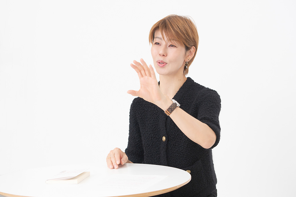 「この2～3年間で、お金のために働くという人が増えた気がします」と話す河合さん