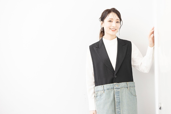 「当初は宝塚時代の男役の部分が女性を演じながらも出たらどうしよう…と思っていましたが、出会う役ごとに成長させてもらって、今では自分が想像もできなかった場所にいるように感じています」 「当初は宝塚時代の男役の部分が女性を演じながらも出たらどうしよう…と思っていましたが、出会う役ごとに成長させてもらって、今では自分が想像もできなかった場所にいるように感じています」