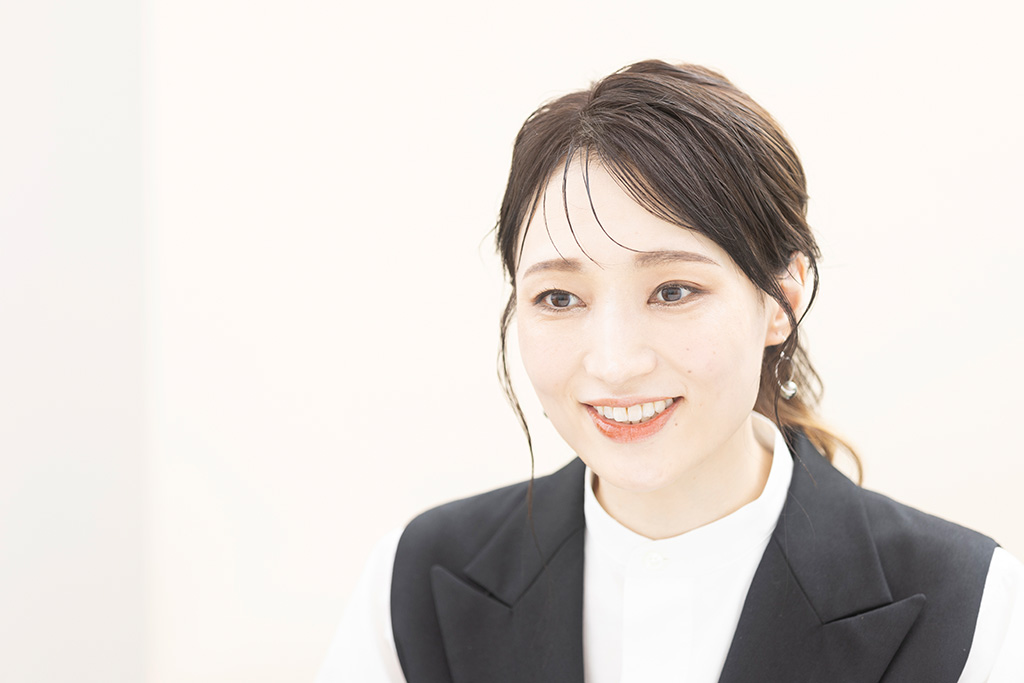 「書店ではやりの本を手に取ったり、裏表紙にある粗筋を見てピンと来た本を手に取ったりするのが楽しくて。役作りのため、また気分転換するために本を読むことが多いですね」