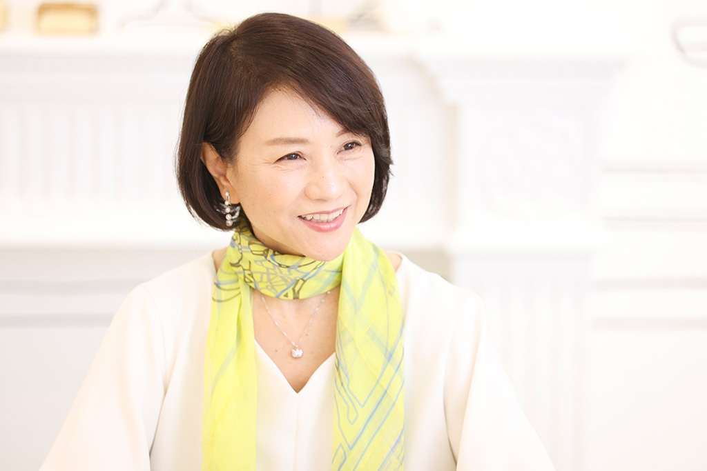 「自分自身についてKawaiiと思っている人は幸福度が高い」と話す小巻さん 「自分自身についてKawaiiと思っている人は幸福度が高い」と話す小巻さん