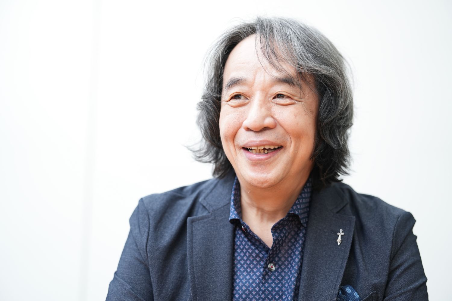 『折れた岬』著者の有栖川有栖さん
