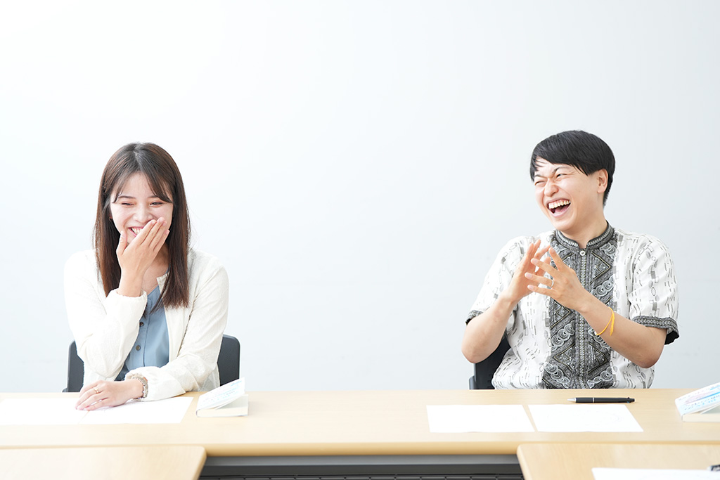 自分の時間も大切にしたいですと語るBさん（写真左）