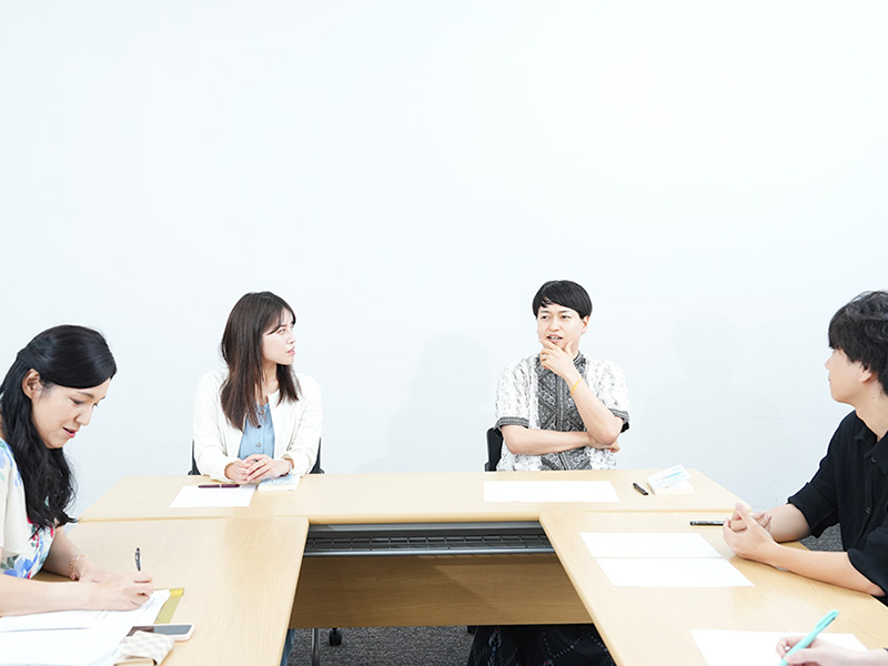 牛窪恵が聞く　Z世代が生き急ぐ理由とは