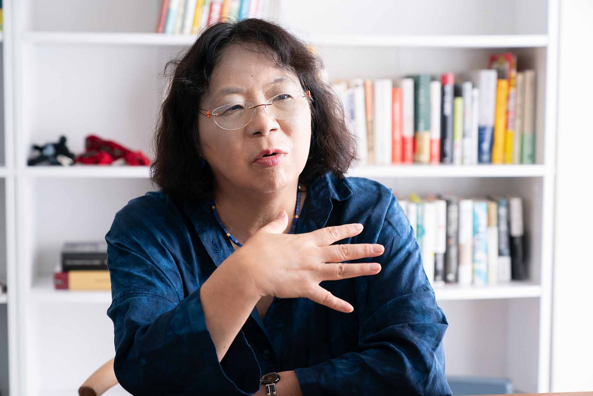 「数字は実はものすごく抽象度が高い」と語る今井さん。 「数字は実はものすごく抽象度が高い」と語る今井さん。