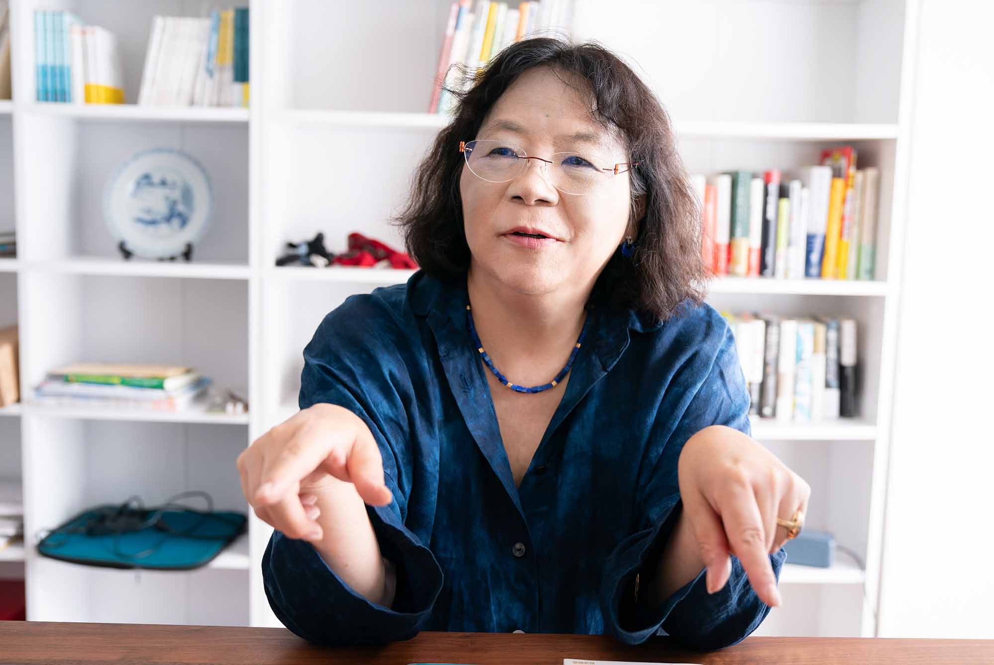 「私たちは物体か物質かを分けて認識している」と語る今井さん。