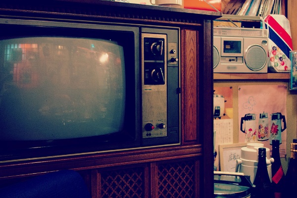 どんなに愚痴を言おうと、長年テレビと蜜月関係にあった事実は否めない(写真:Hiroyuki Sakamoto/stock.adobe.com) どんなに愚痴を言おうと、長年テレビと蜜月関係にあった事実は否めない(写真:Hiroyuki Sakamoto/stock.adobe.com)