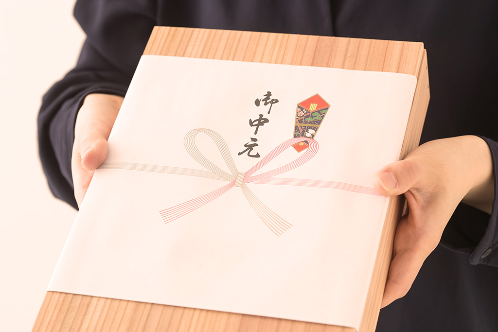 お中元、義理チョコ、バンザイ三唱…‥昭和ビジネスマナーを考える