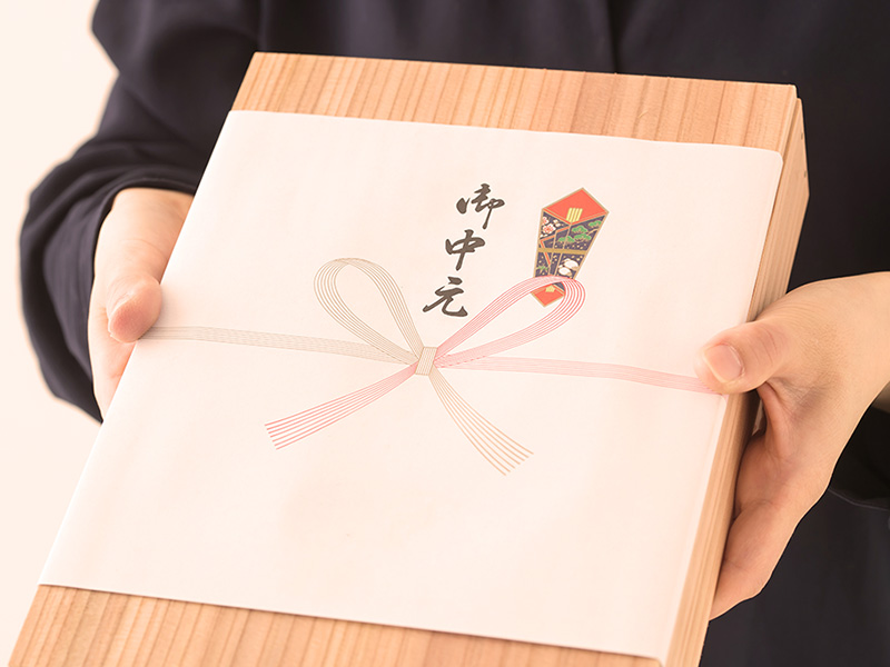お中元、義理チョコ、バンザイ三唱…‥昭和ビジネスマナーを考える