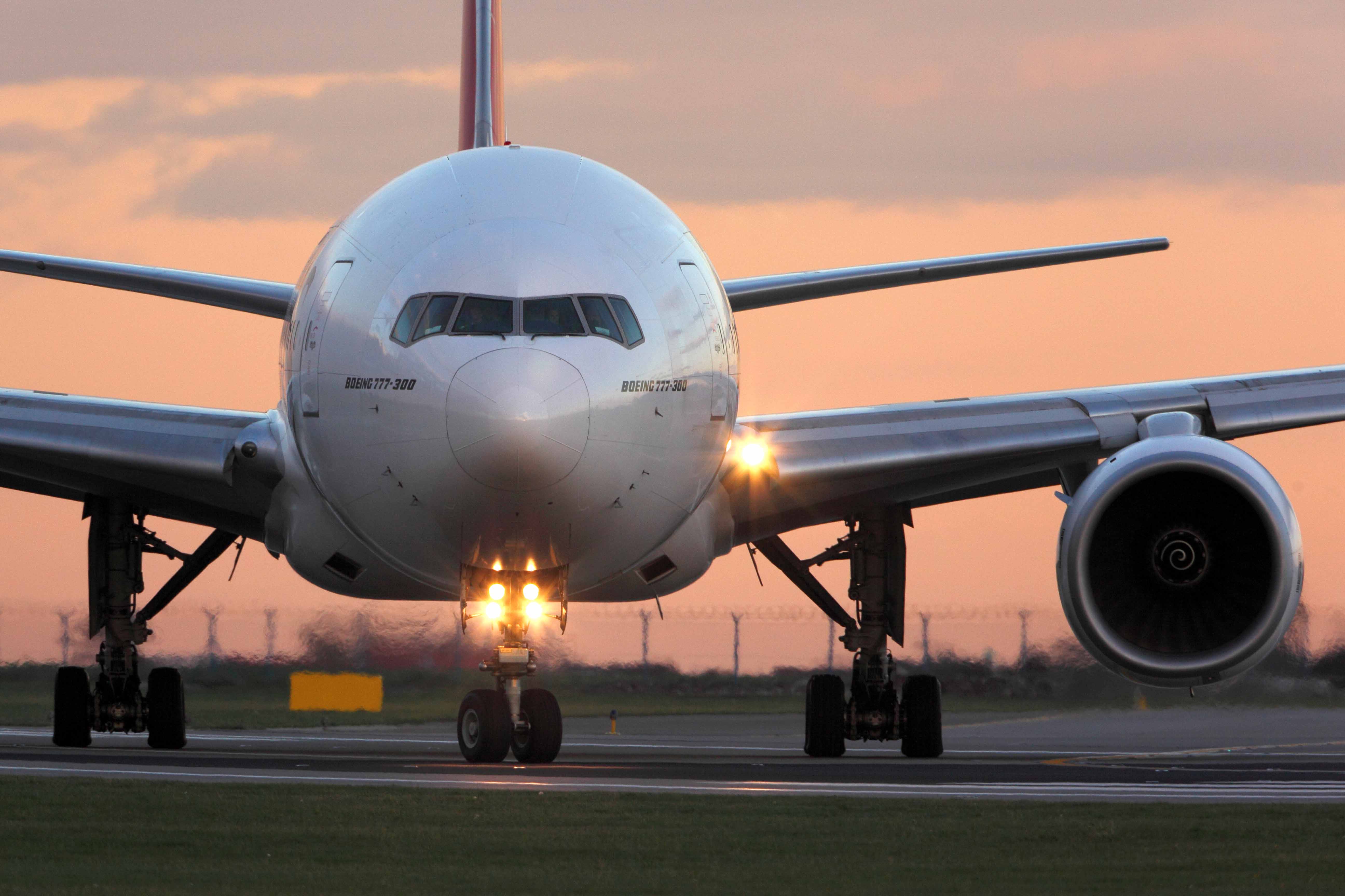 東レの炭素繊維は航空機に使用されるようになった(写真/shutterstock)