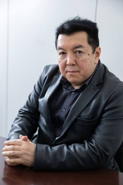 <b>伊東潤(いとう・じゅん)</b><br> 1960年神奈川県横浜市生まれ。早稲田大学卒業。『国を蹴った男』で吉川英治文学新人賞、『巨鯨の海』で山田風太郎賞と高校生直木賞、『峠越え』で中山義秀文学賞、『義烈千秋 天狗党西へ』で歴史時代作家クラブ賞(作品賞)、『黒南風の海――加藤清正「文禄・慶長の役」異聞』で本屋が選ぶ時代小説大賞2011を受賞。著作は多数。最新刊は関ヶ原の戦いを描いた『天下大乱』(朝日新聞出版)。(写真:吉成大輔)