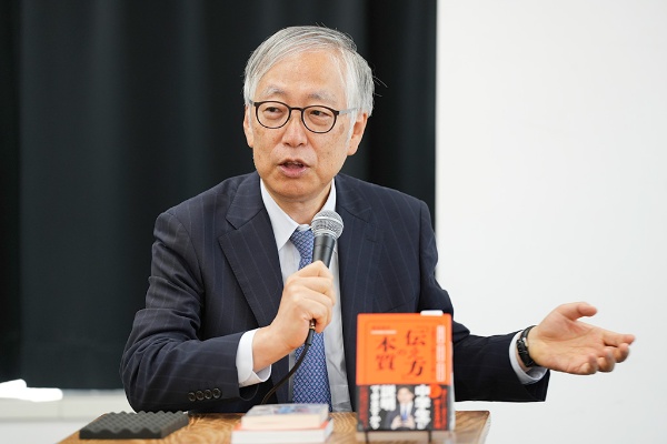 「孫正義さんには政治の流れを読む能力があります」と語る滝田さん 「孫正義さんには政治の流れを読む能力があります」と語る滝田さん