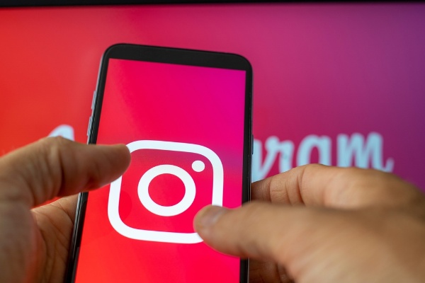 インスタグラムはフィルター機能でユーザーを惹きつけ、ネットワーク効果で急増させた(写真:Shutterstock)