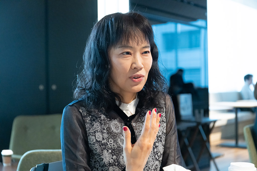 「高野さんは、もはや『言語学者』とお呼びしてもいいのではないか」と言う川添さん 「高野さんは、もはや『言語学者』とお呼びしてもいいのではないか」と言う川添さん