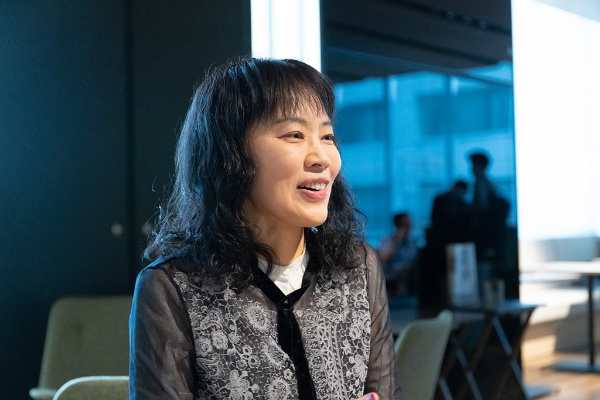 「言語学者は、文章の上手な人が多いですね」と話す川添さん 「言語学者は、文章の上手な人が多いですね」と話す川添さん