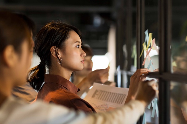 気軽に質問ができる相手をつくっておく(写真:japolia/stock.adobe.com)