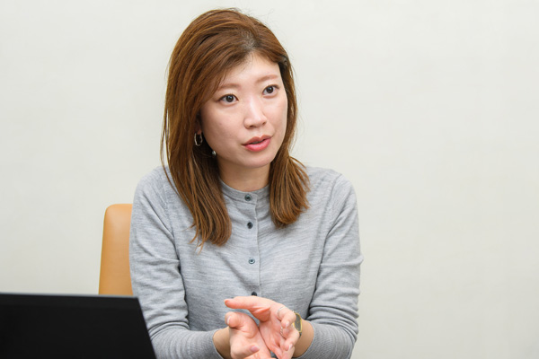 SHIFT事業人事部の古澤美月部長(写真=菊池 くらげ)