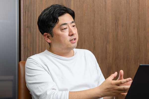 人事本部の中園拓也コーポレート人事部長(写真=菊池 くらげ)