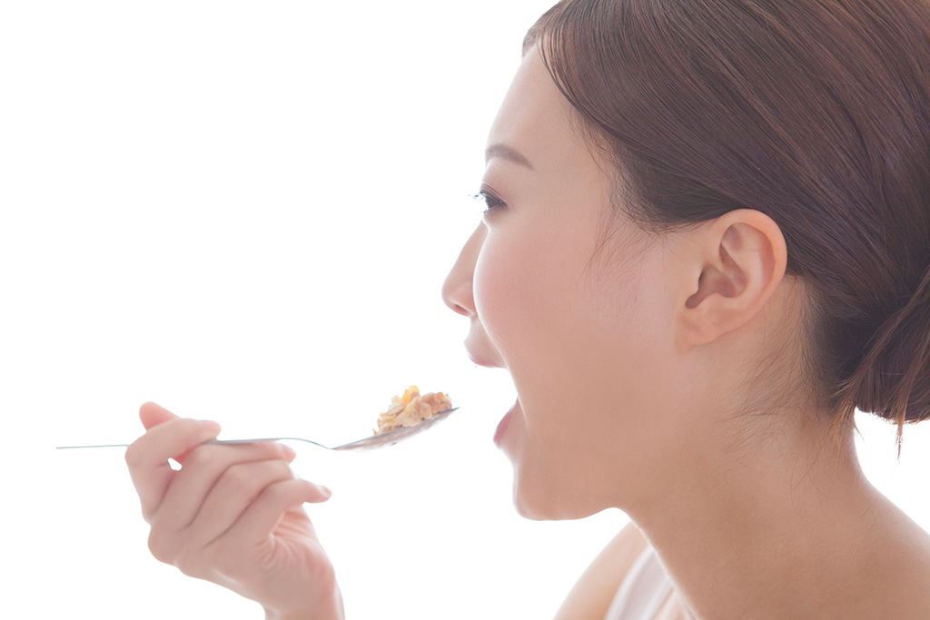おいしく食べて健康でいよう（milatas／stock.adobe.com）