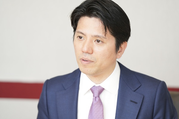 「自分たちはお客様のためにどのような価値を提供したいのかを青臭く検討してみるのもよいでしょう」と話す関灘さん 「自分たちはお客様のためにどのような価値を提供したいのかを青臭く検討してみるのもよいでしょう」と話す関灘さん