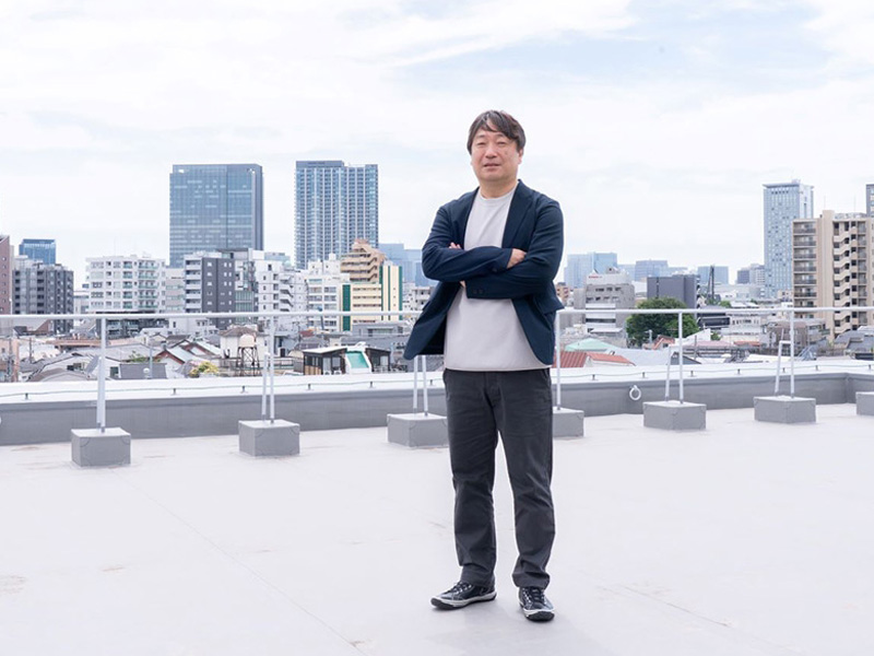 作家・伊与原新「無駄な読書というものはない」――『名門校の本棚』より