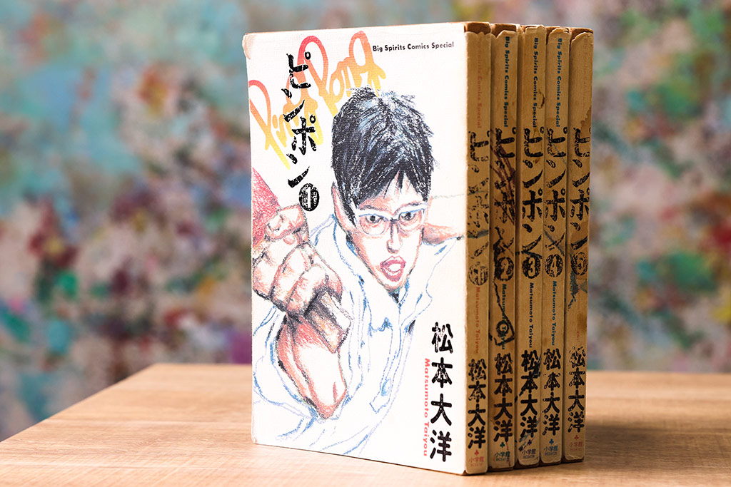 背表紙のタイトルも色あせるほど、かなり年季の入った大切な漫画 背表紙のタイトルも色あせるほど、かなり年季の入った大切な漫画