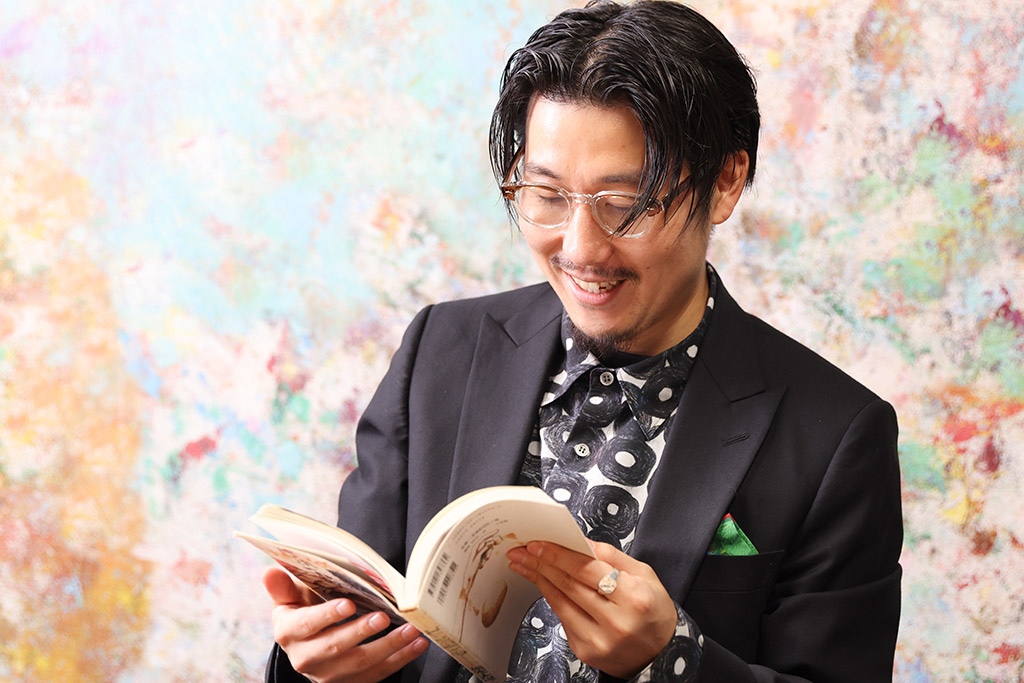 「文登も一緒に、何度も読みました。お互い、感想を言い合うことはないけれど(笑)」 「文登も一緒に、何度も読みました。お互い、感想を言い合うことはないけれど(笑)」