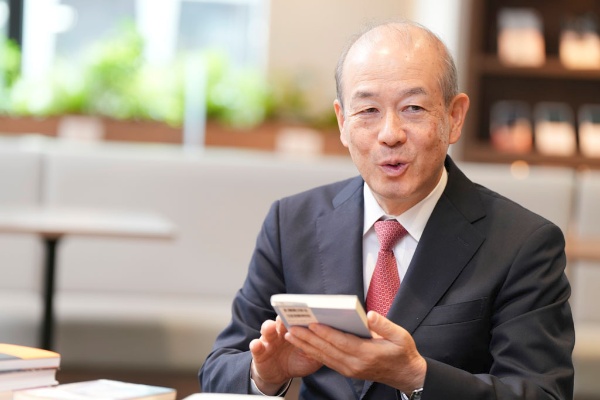 「47歳の時から毎週、新聞の書評欄から1冊選び、会社の最寄りの丸善日本橋店に買いに行くようになりました」
