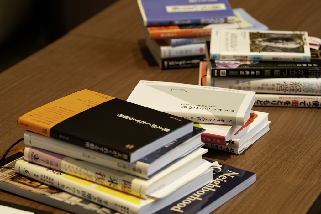 「その時々で読書量で変わりますが、少ない時で月に5冊、多い時は10冊ほど読んでいるでしょうか」