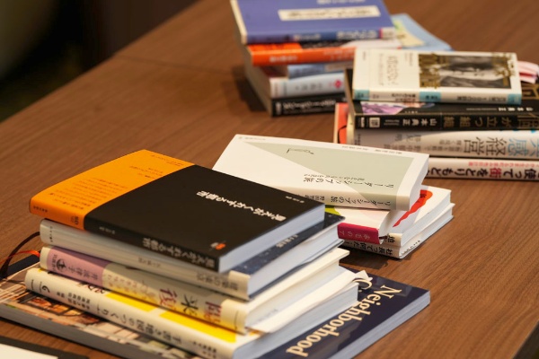 「その時々で読書量で変わりますが、少ない時で月に5冊、多い時は10冊ほど読んでいるでしょうか」