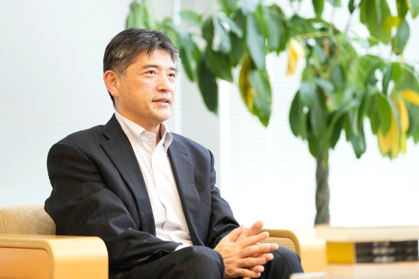 「自分がより話しやすい存在になれば、会社の雰囲気をよりよく盛り上げていけます。それが、ブログを書いている真の狙いです」 「自分がより話しやすい存在になれば、会社の雰囲気をよりよく盛り上げていけます。それが、ブログを書いている真の狙いです」