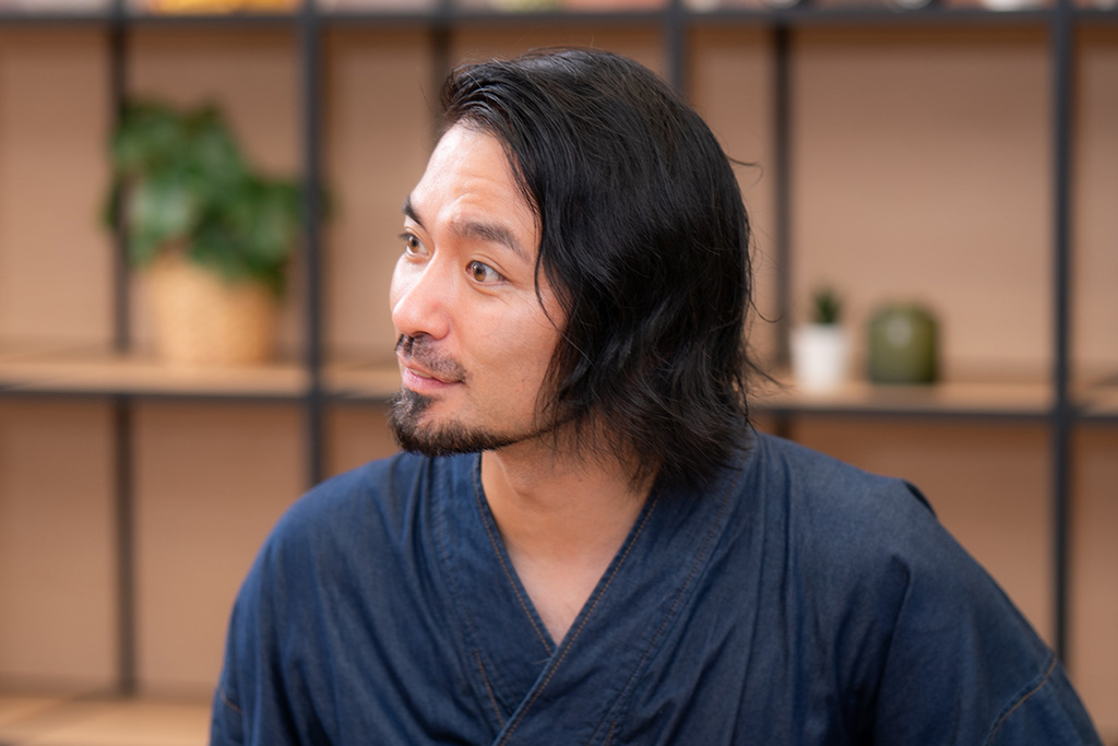 「食べこぼしていると『えらい器用に食べはって』と言われた」と長谷川さん。