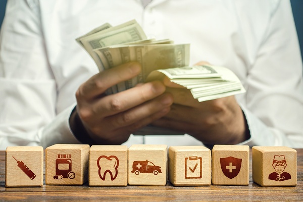 高齢化の進展で医療費の膨張が止まらない(写真/shutterstock) 高齢化の進展で医療費の膨張が止まらない(写真/shutterstock)