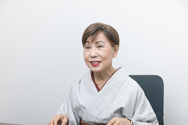 「外国人研究者の長所は先入観がないことです」と話す田中さん 「外国人研究者の長所は先入観がないことです」と話す田中さん