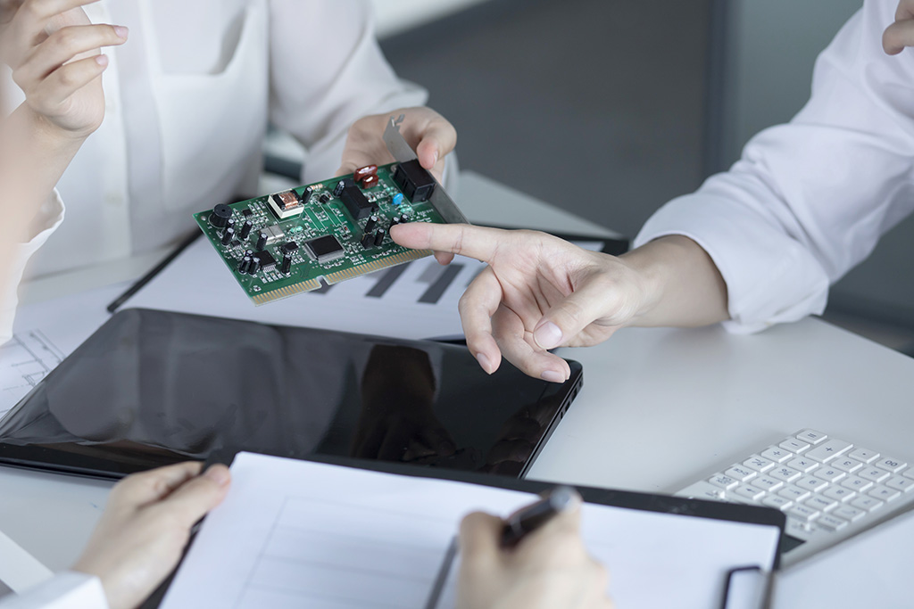 政府と民間の協業が必要不可欠なこれからの半導体産業（写真：상은 신／stock.adobe.com）