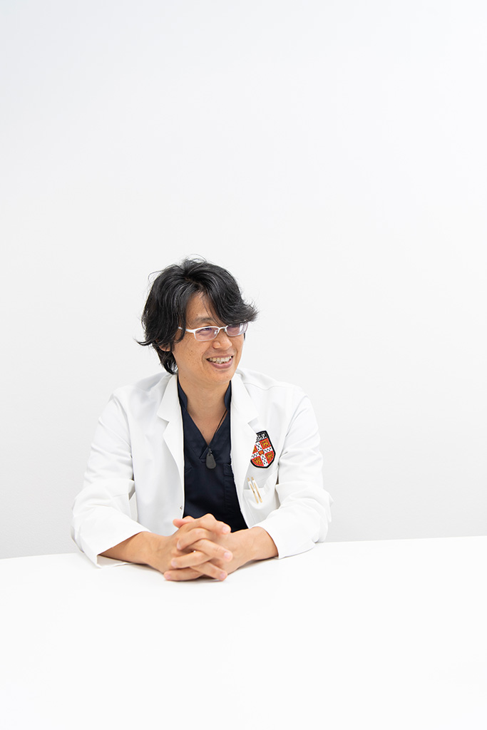 「もし街で人が倒れていたら、私たちが到着するまでの応急処置の有無によって救える命が多くある。市民の救命行為への参画の重要性を皆さんにお伝えしています」と医師の小倉さんは話します 「もし街で人が倒れていたら、私たちが到着するまでの応急処置の有無によって救える命が多くある。市民の救命行為への参画の重要性を皆さんにお伝えしています」と医師の小倉さんは話します