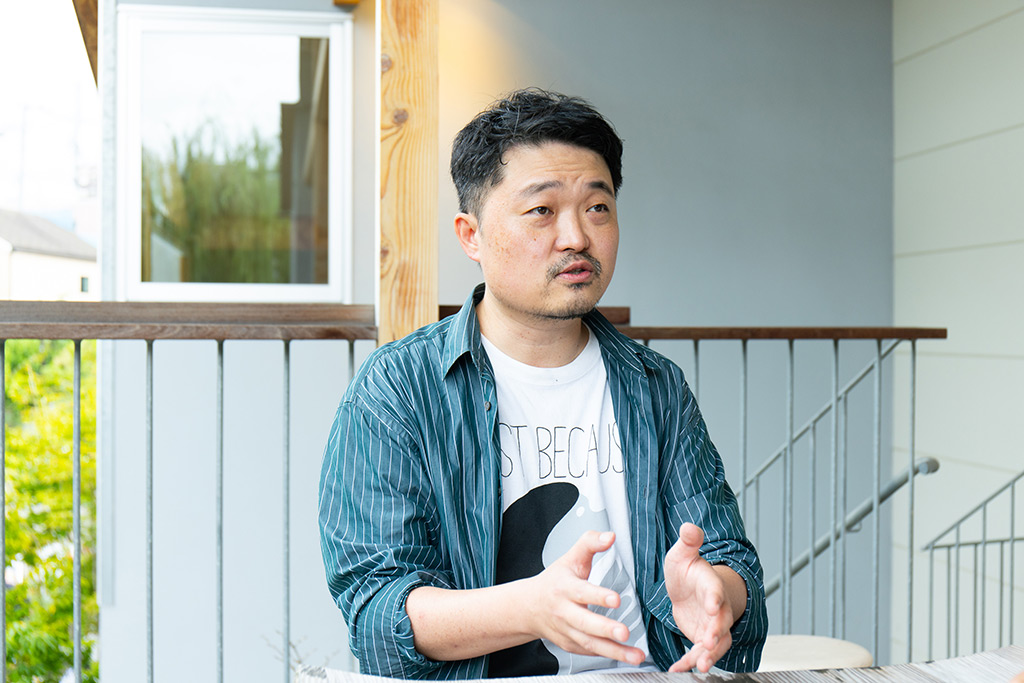 「小さな国の出版関係者ほど、母国語を守りたいという使命感を強く持っています」と話す内沼さん