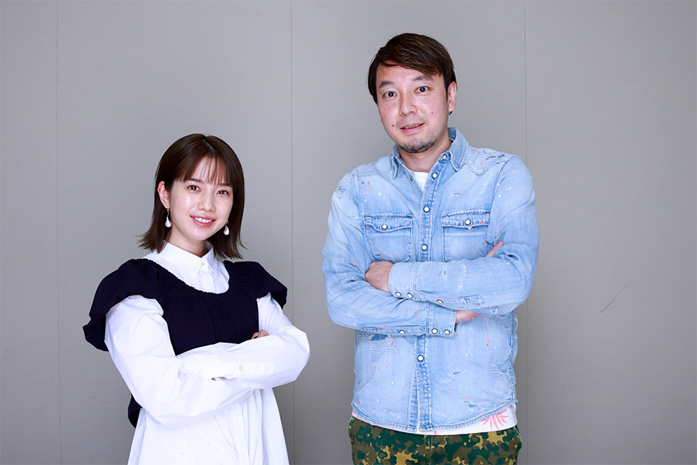 弘中綾香さん(左)と博報堂生活総合研究所の上席研究員・前沢裕文(右)