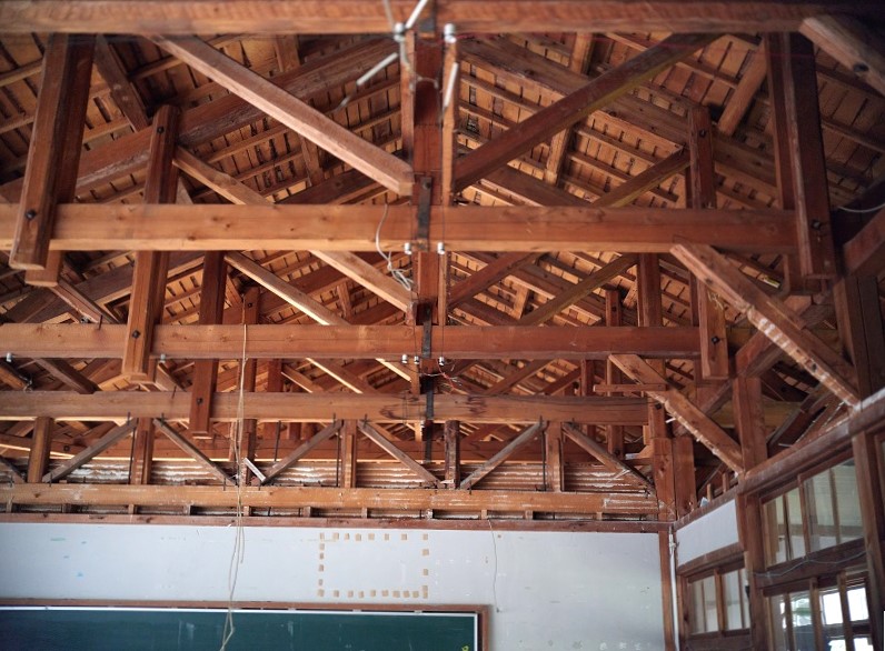 学校の天井部分（写真：2024 Naomi Kawase／SUO、All Rights Reserved.）