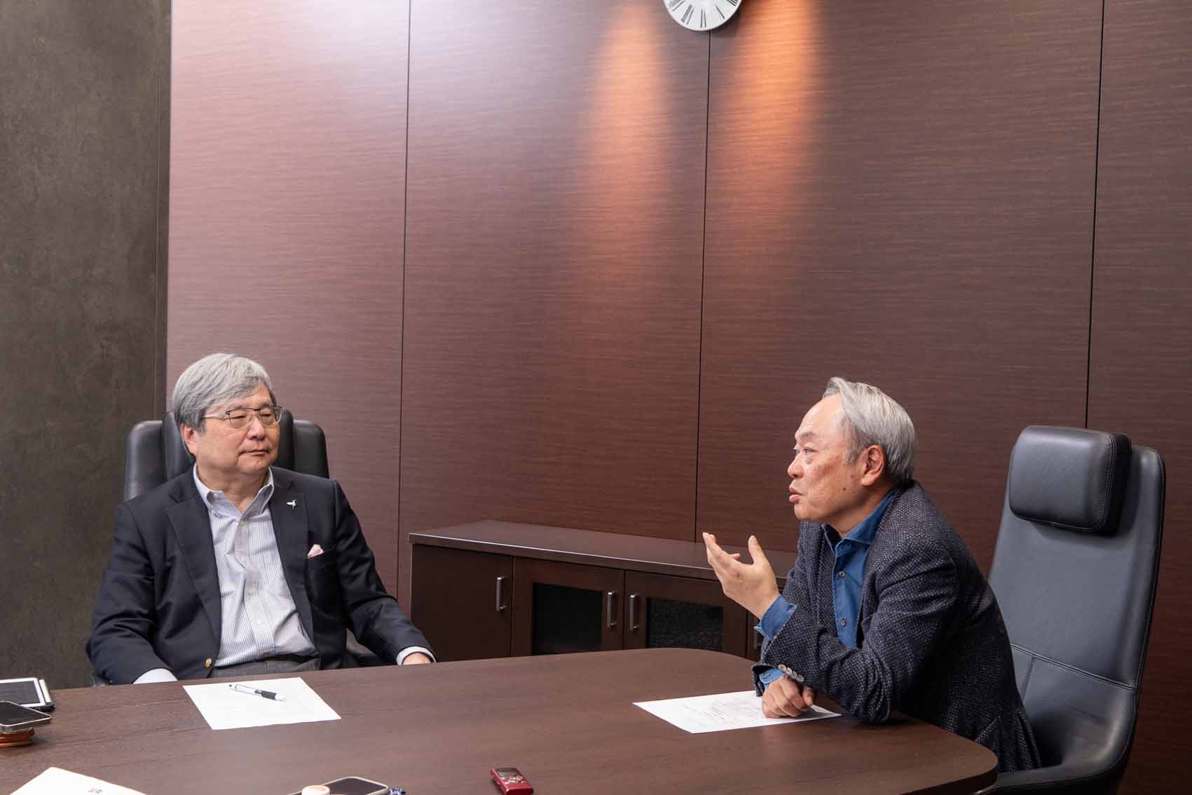 日本型ホワイトカラーの消滅について語る堀内氏（左）と冨山氏（右）