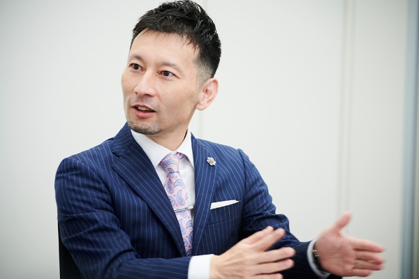 「ビジネスパーソンにとって数学的な素養は必須なものです」と語る深沢さん 「ビジネスパーソンにとって数学的な素養は必須なものです」と語る深沢さん