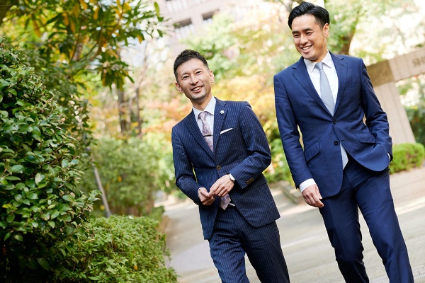 「最適解を出すのがゴールではない。最適解は伝えてこそ」と話す中島さん(右)と深沢さん 「最適解を出すのがゴールではない。最適解は伝えてこそ」と話す中島さん(右)と深沢さん