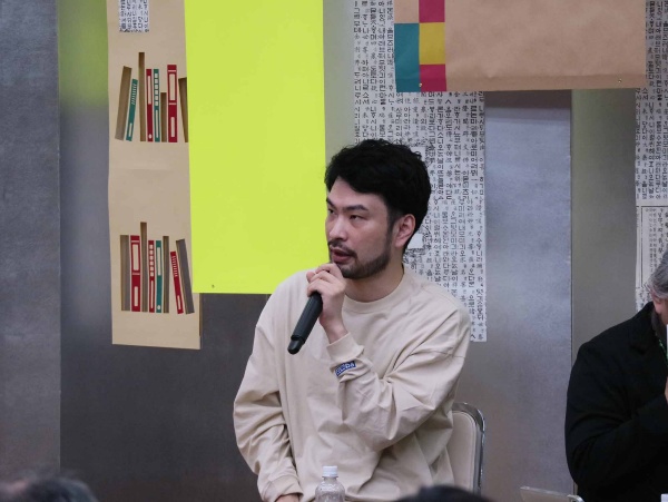 「他者を知りたいという気持ちから小説を書いている」と話す小川哲さん