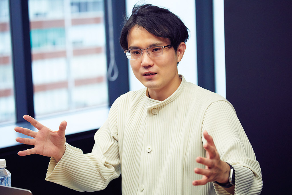 「バーチャル空間は救いとして描かれていることが多い」と話す加藤氏 「バーチャル空間は救いとして描かれていることが多い」と話す加藤氏