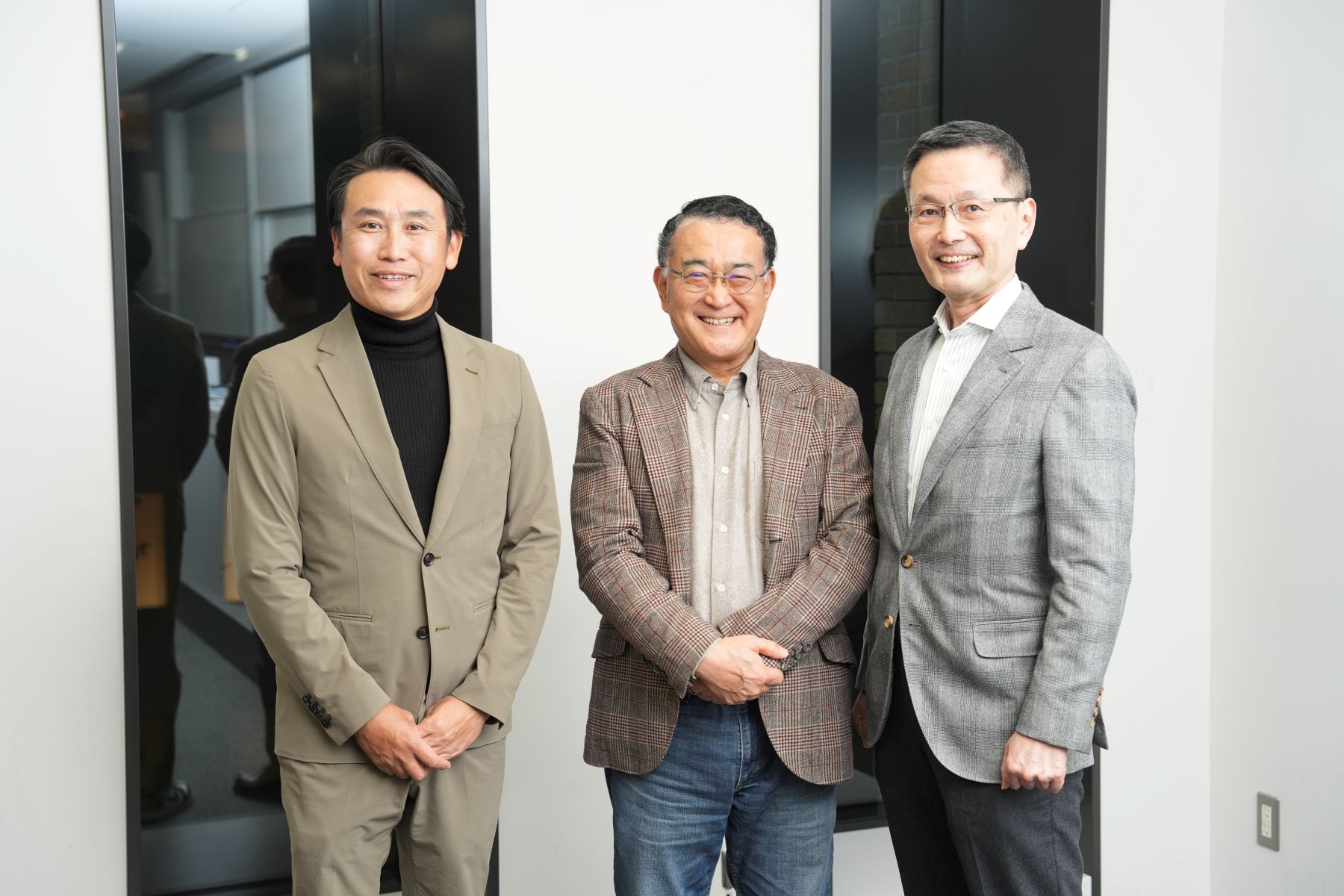 左から小澤隆生さん、北康利さん、トークイベントを開催した早稲田大学政治経済学術院の若田部昌澄教授