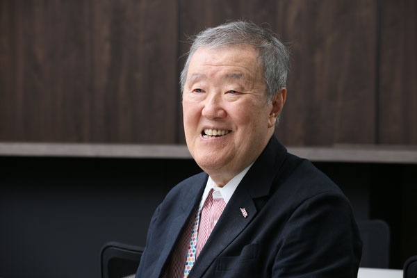 立命館アジア太平洋大学(APU)前学長・名誉教授。ライフネット生命保険創業者。1948年、三重県美杉村生まれ。1972年、京都大学法学部卒業後、日本生命保険相互会社入社。ロンドン現地法人社長、国際業務部長などをへて2006年退職。同年、ネットライフ企画株式会社を設立し、代表取締役社長に就任。2008年、ライフネット生命保険株式会社に社名変更。2012年、上場。2018年1月より立命館アジア太平洋大学(APU)学長。2024年1月より現職。『生命保険入門 新版』(岩波書店)、『人類5000年史』シリーズ(ちくま新書)、『0から学ぶ「日本史」講義』シリーズ(文藝春秋)、『全世界史(上・下)』(新潮文庫)、『一気読み世界史』(日経BP)など著書多数。(写真=栗原克己)