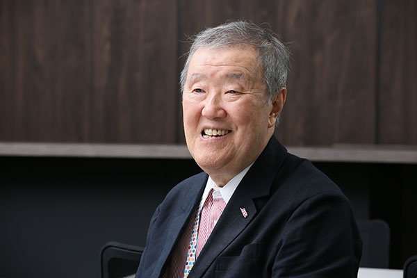 立命館アジア太平洋大学(APU)前学長・名誉教授。ライフネット生命保険創業者。1948年、三重県美杉村生まれ。1972年、京都大学法学部卒業後、日本生命保険相互会社入社。ロンドン現地法人社長、国際業務部長などをへて2006年退職。同年、ネットライフ企画株式会社を設立し、代表取締役社長に就任。2008年、ライフネット生命保険株式会社に社名変更。2012年、上場。2018年1月より立命館アジア太平洋大学(APU)学長。2024年1月より現職。『生命保険入門 新版』(岩波書店)、『人類5000年史』シリーズ(ちくま新書)、『0から学ぶ「日本史」講義』シリーズ(文藝春秋)、『全世界史(上・下)』(新潮文庫)、『一気読み世界史』(日経BP)など著書多数。(写真=栗原克己)