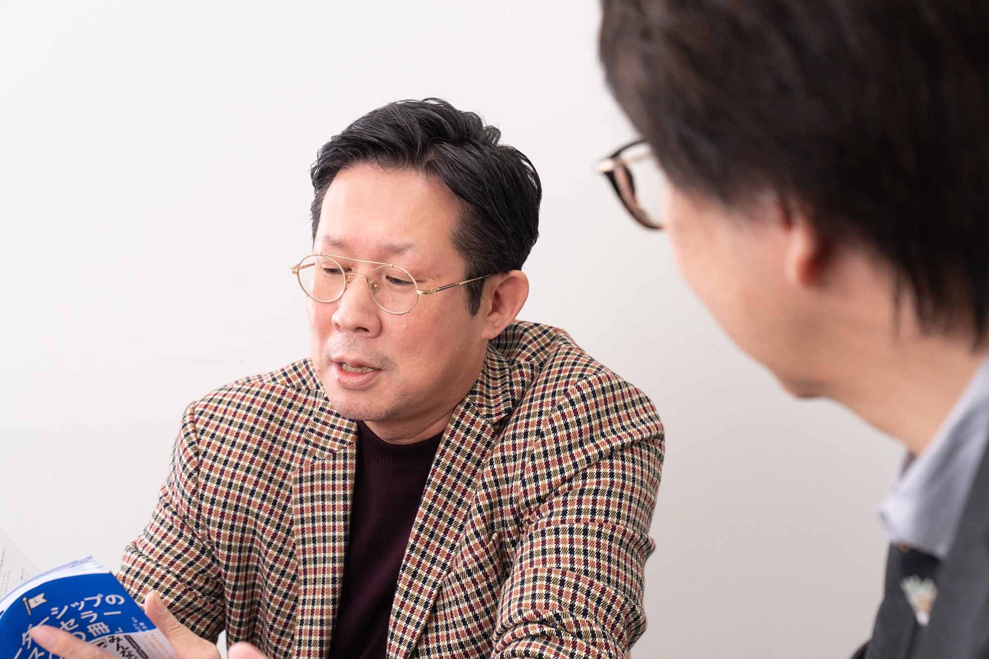 スローリーディング派で速読はしないと語る大野さん。 スローリーディング派で速読はしないと語る大野さん。